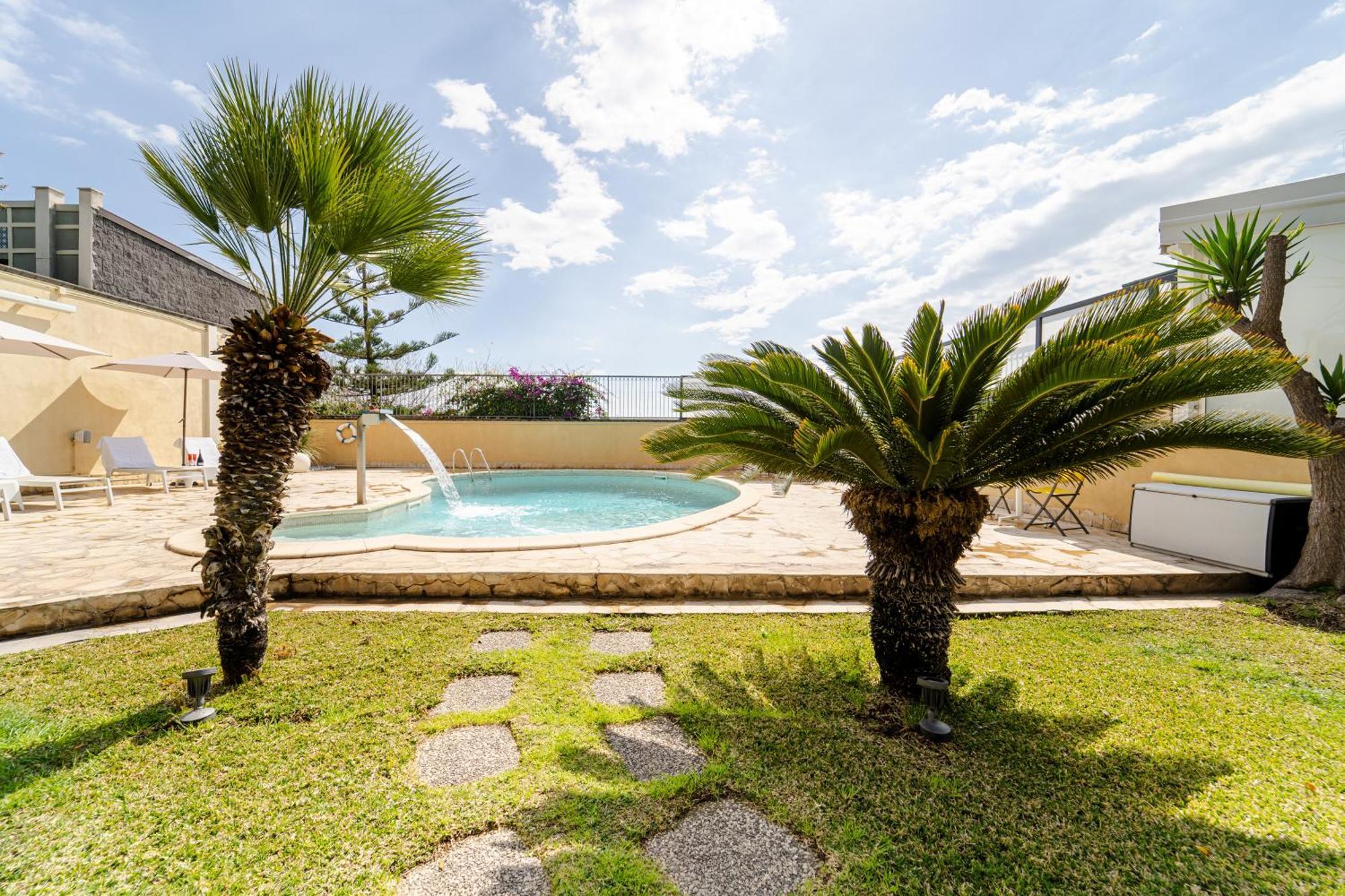Holidays Alba CTA Exterior foto